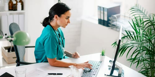 Clinician on a computer using EHR personalization to customize workflows to minimize errors, eliminate inefficiencies, and improve quality of care